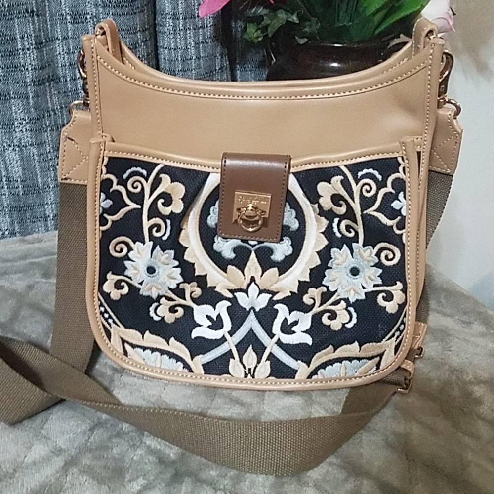 Spartina 449 NWOT hobo bag